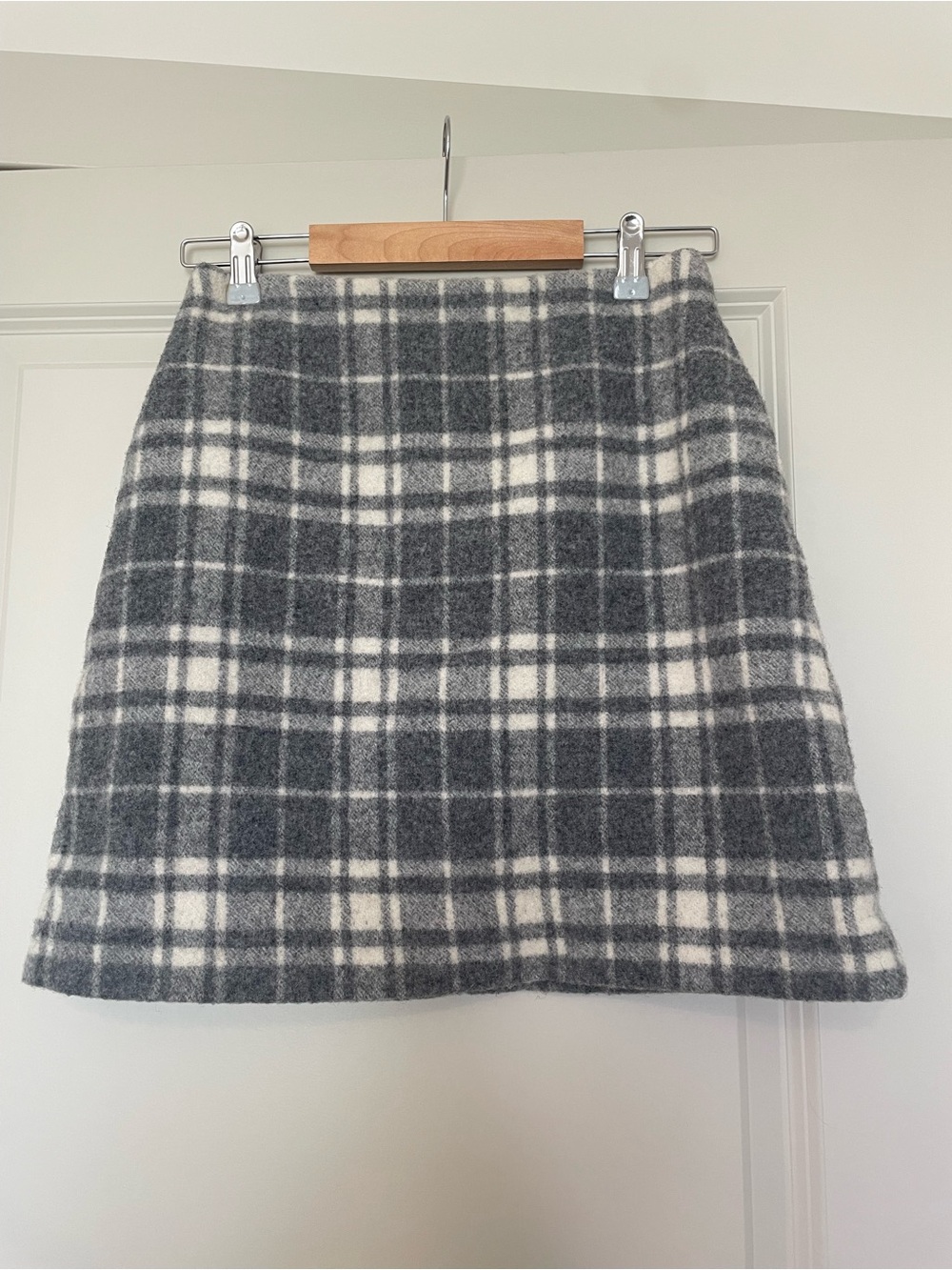 Uniqlo Wool Blend Gray and White Plaid Mini Skirt